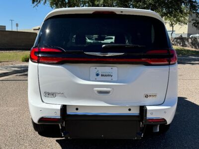 New 2024 Chrysler Pacifica Touring L