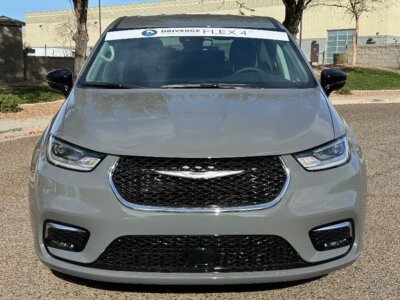 New 2024 Chrysler Pacifica Touring L