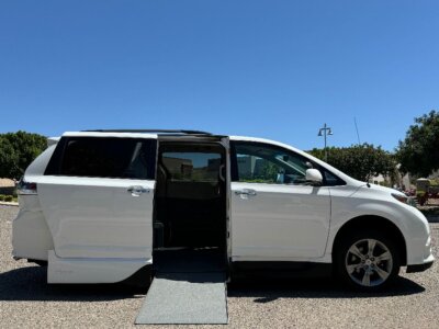 Used 2014 Toyota Sienna SE 8-Passenger
