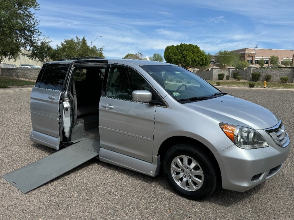 Silver Honda Odyssey with Vantage Mobility Side Entry Automatic In Floor conversion