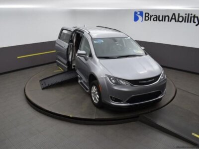 Used 2020 Chrysler Pacifica Touring L
