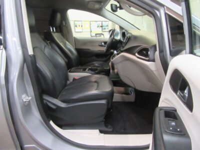 Used 2020 Chrysler Pacifica Touring L