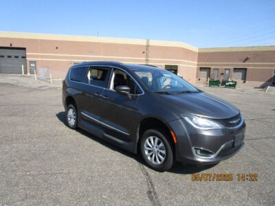 Used 2019 Chrysler Pacifica Touring L
