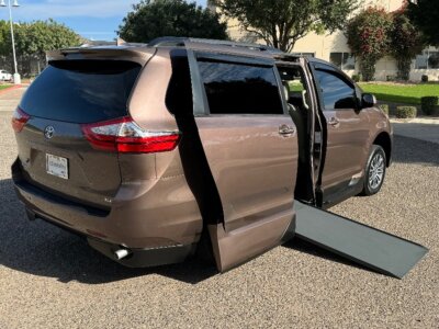 Used 2018 Toyota Sienna XLE