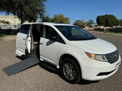 White Honda Odyssey with Vantage Mobility Side Entry Automatic In Floor conversion