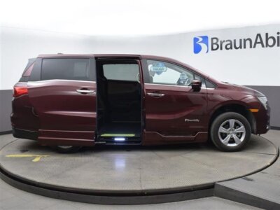 Red Honda Odyssey with BraunAbility Side Entry Automatic In Floor conversion