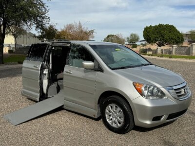 Silver Honda Odyssey with Vantage Mobility Side Entry Automatic In Floor conversion