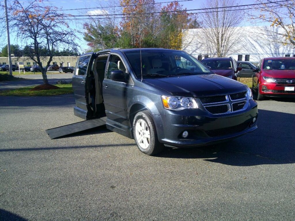 Dodge Grand Caravan with Vantage Mobility Side Entry Automatic In Floor conversion