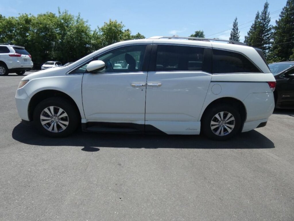 Honda Odyssey with Vantage Mobility Side Entry Automatic In Floor conversion