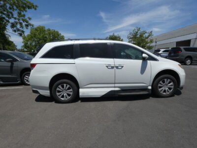 Honda Odyssey with Vantage Mobility Side Entry Automatic In Floor conversion