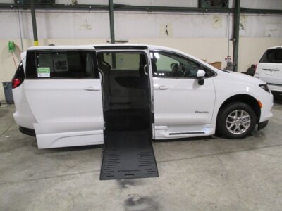 White Chrysler Voyager with BraunAbility Side Entry Automatic Fold Out conversion