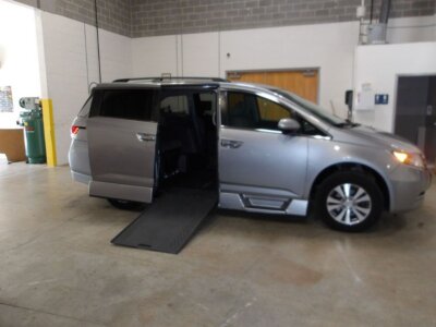 Honda Odyssey with Other Side Entry Automatic Fold Out conversion