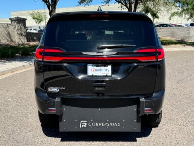 Used 2024 Chrysler Pacifica Touring L (New Conversion)