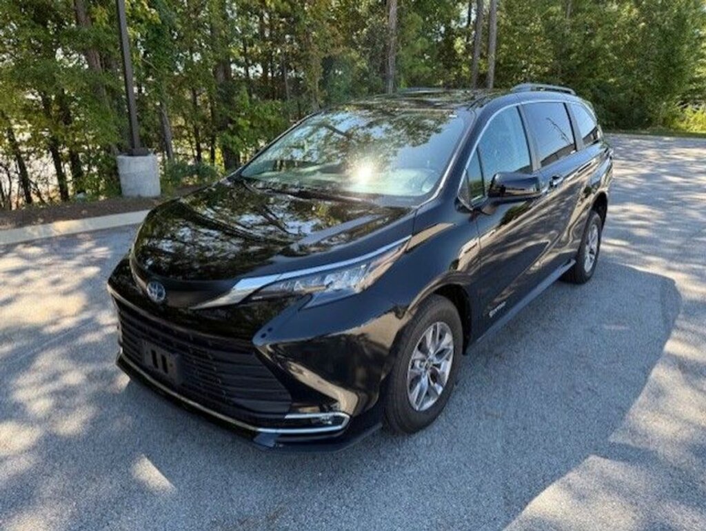 Used 2024 Toyota Sienna FWD XLE (New Conversion)