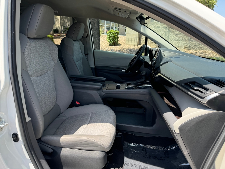 2024 Toyota Sienna LE - Photo 9