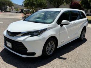 2024 Toyota Sienna LE - Photo 31