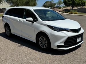 2024 Toyota Sienna LE - Photo 22