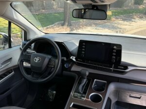 2024 Toyota Sienna LE - Photo 23