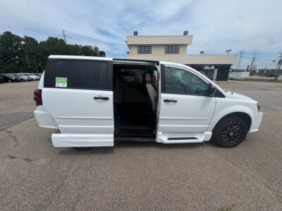 Used 2015 Dodge Grand Caravan SE