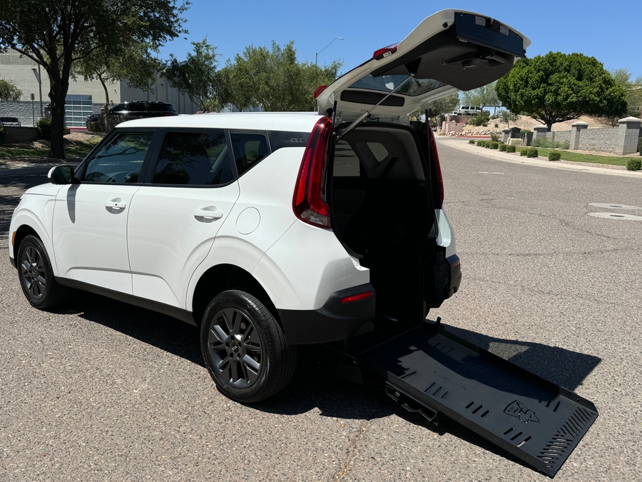 2021 Kia Soul 2.0L EX 6 IVT's photo