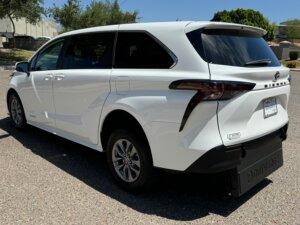 2024 Toyota Sienna LE - Photo 30