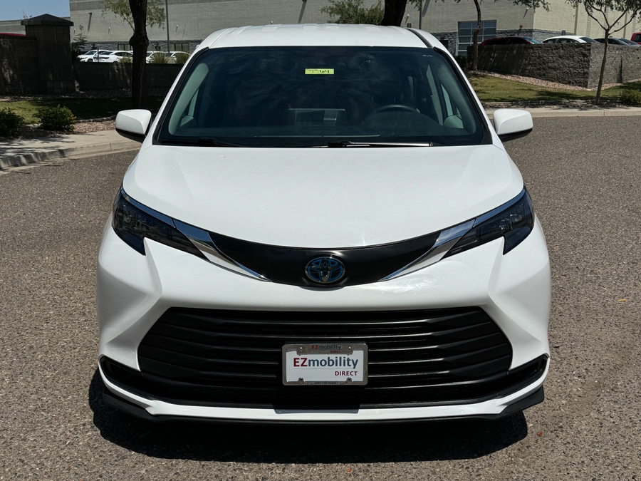 2024 Toyota Sienna LE - Photo 16