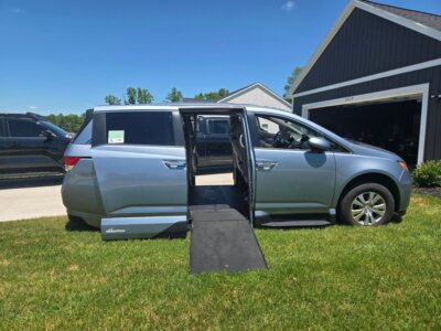 Blue Honda Odyssey with Vantage Mobility Side Entry Automatic In Floor conversion