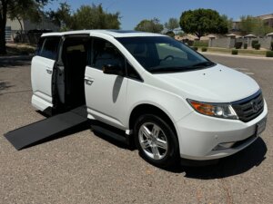 White Honda Odyssey with Vantage Mobility Side Entry Automatic In Floor conversion