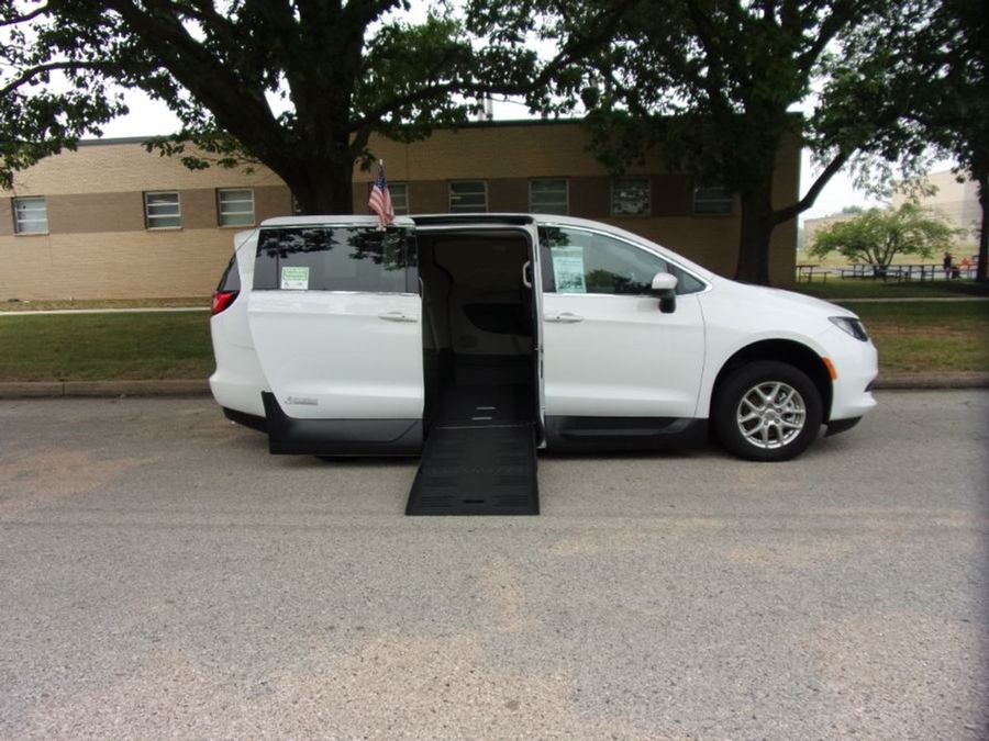 White Chrysler Voyager with Vantage Mobility Side Entry Automatic Fold Out conversion
