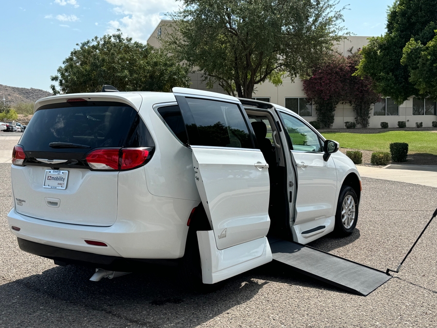 Used 2022 Chrysler Voyager LX