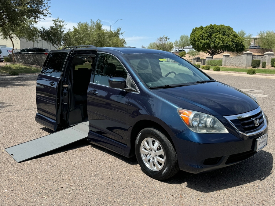 Blue Honda Odyssey with Vantage Mobility Side Entry Automatic In Floor conversion