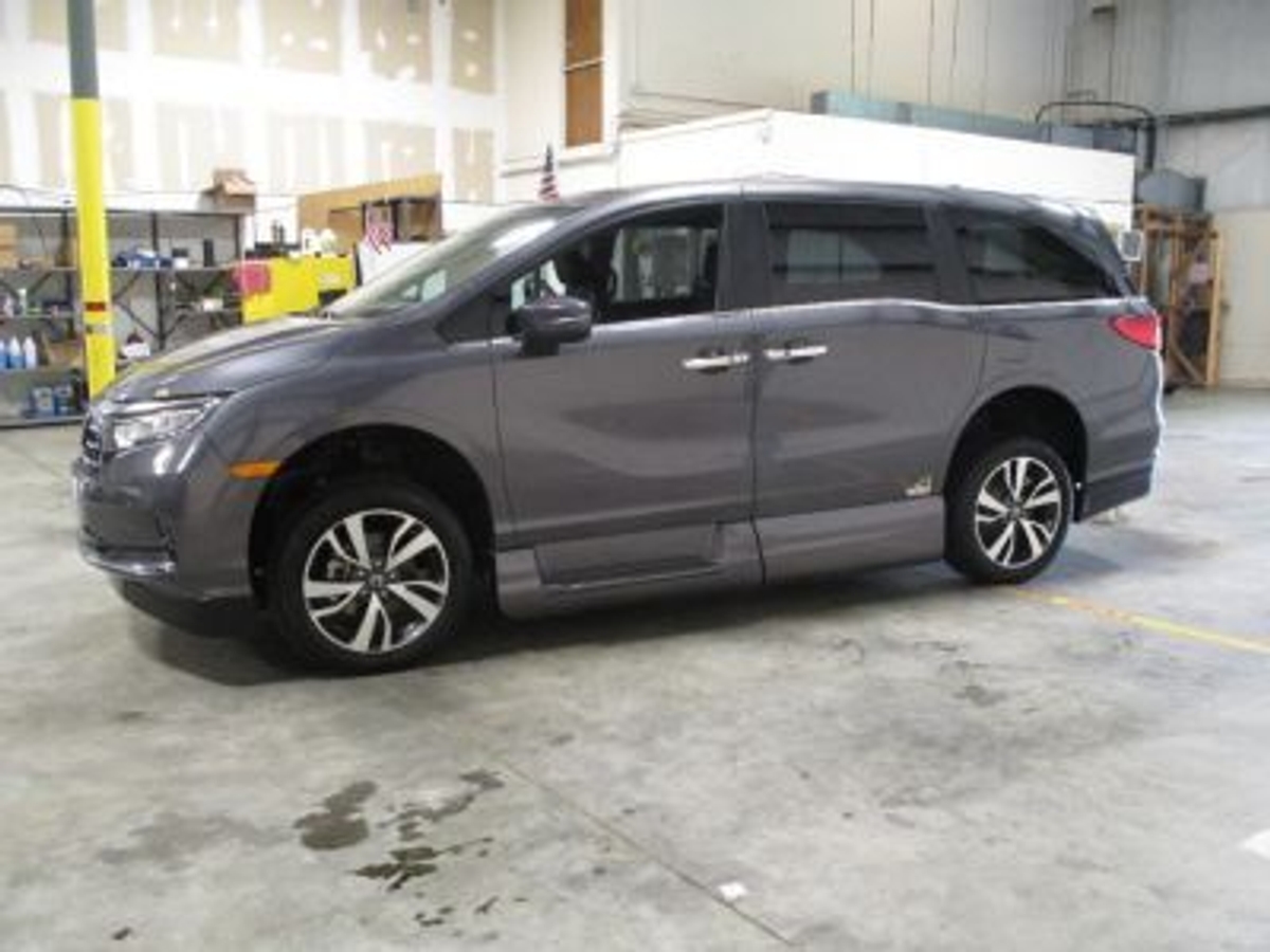 2021 Honda Odyssey Touring - Photo 2