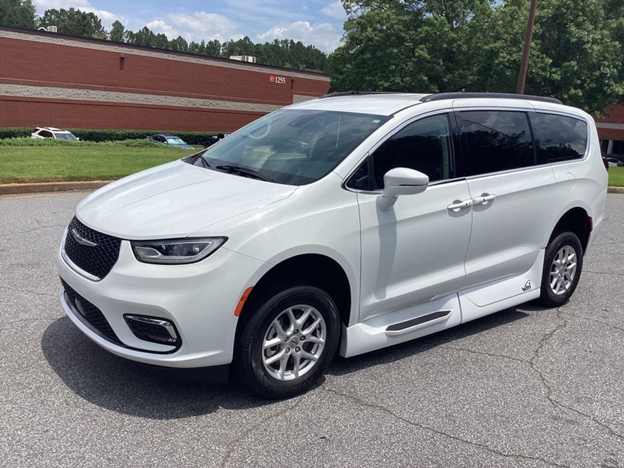 Used 2022 Chrysler Pacifica Touring L