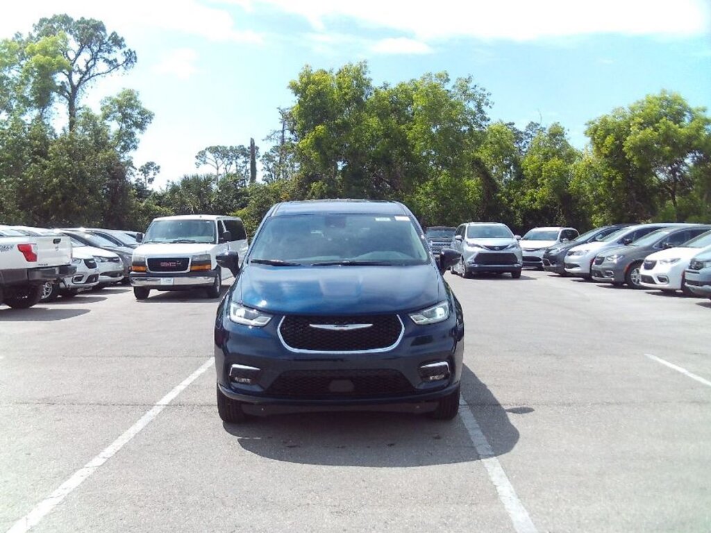 New 2024 Chrysler Pacifica Touring L