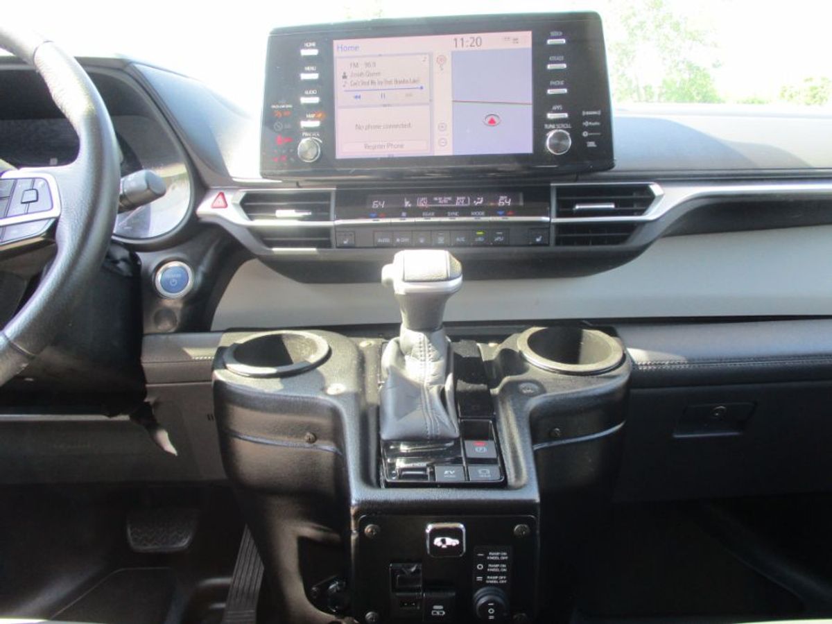 2022 Toyota Sienna XLE - Photo 15