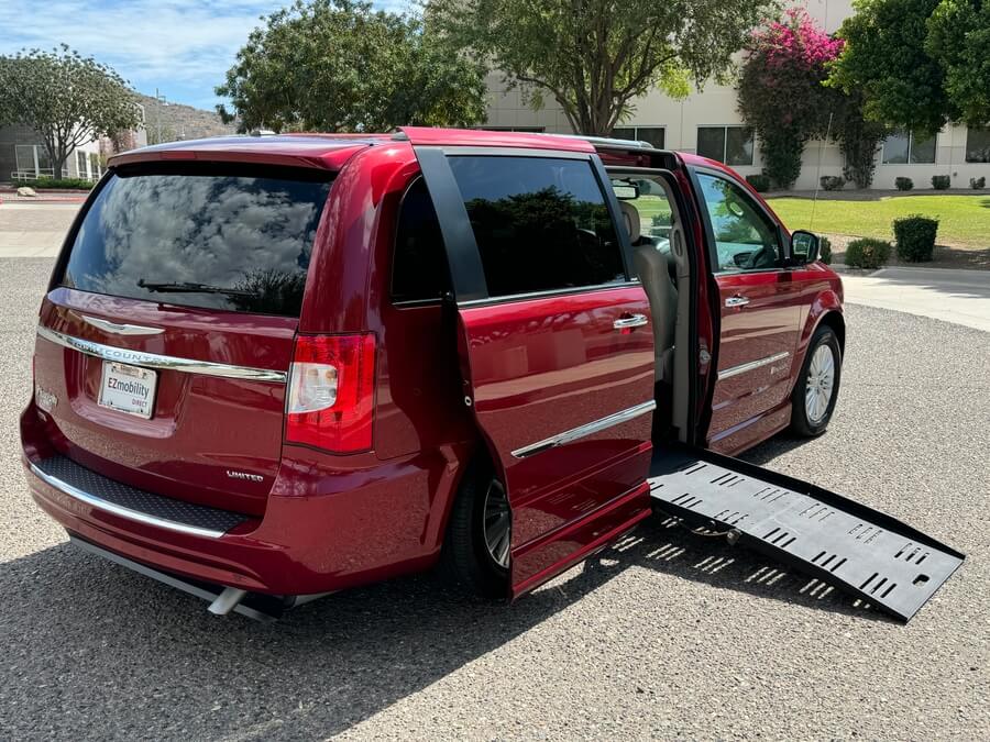 Used 2014 Chrysler Town and Country Limited