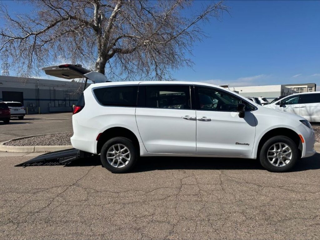 Used 2025 Chrysler Voyager LX (New Conversion)