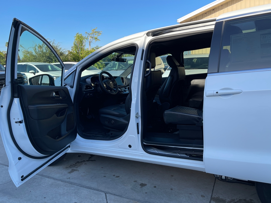 New 2026 Chrysler Voyager LX