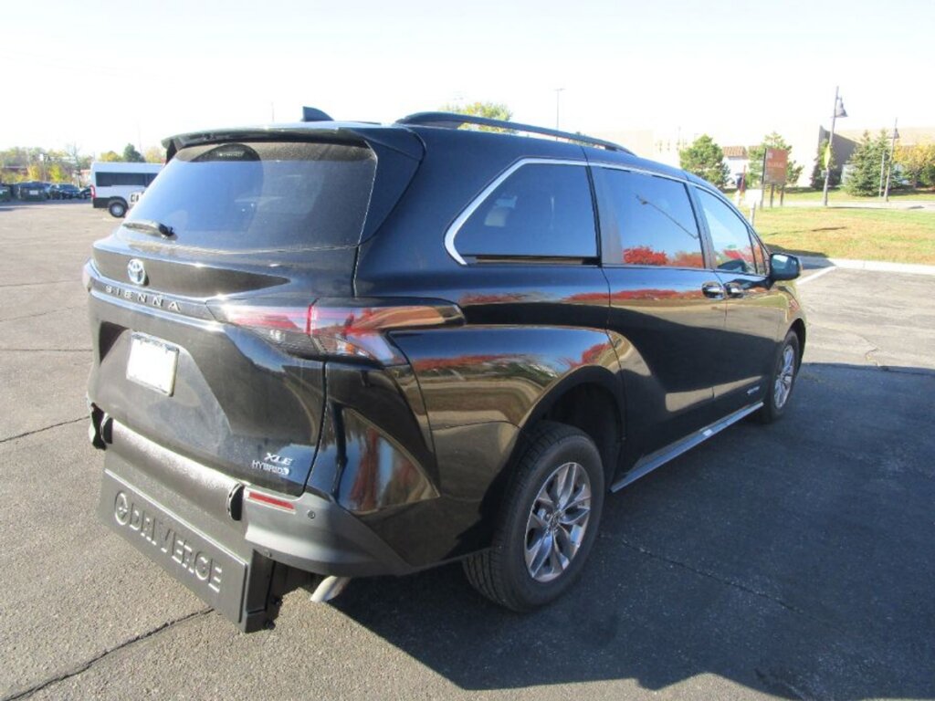 Used 2024 Toyota Sienna FWD XLE (New Conversion)