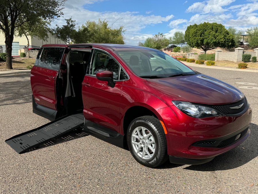 2022 Chrysler Voyager
