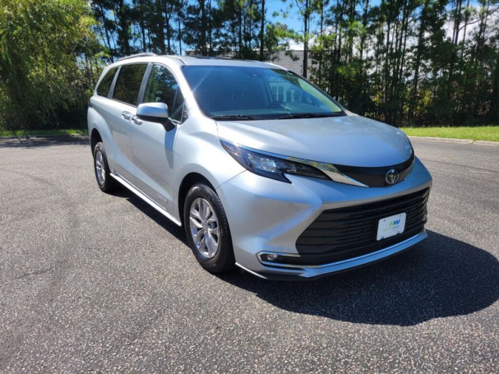 Used 2024 Toyota Sienna FWD XLE (New Conversion)