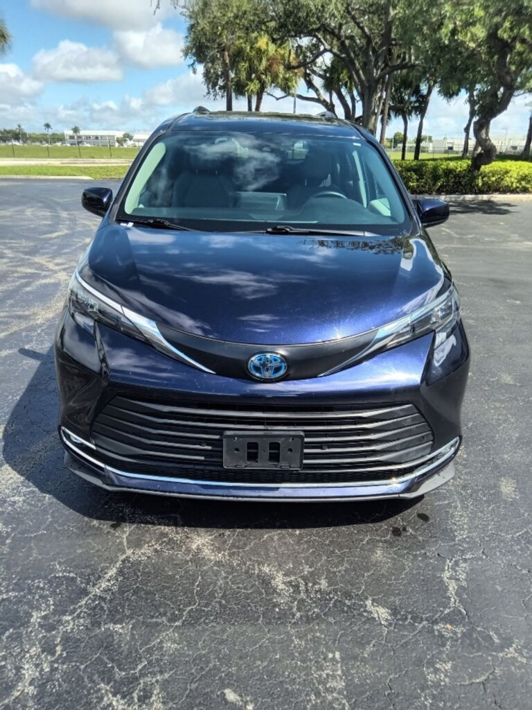 Used 2024 Toyota Sienna FWD XLE (New Conversion)