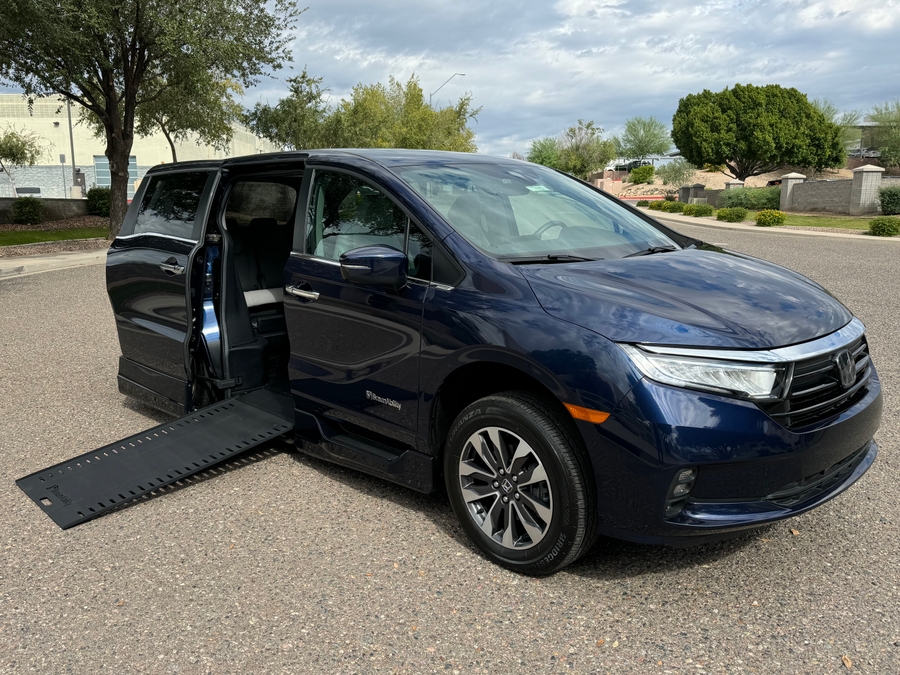 Blue Honda Odyssey with BraunAbility Side Entry Automatic In Floor conversion