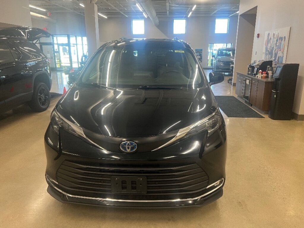 Used 2024 Toyota Sienna FWD XLE (New Conversion)